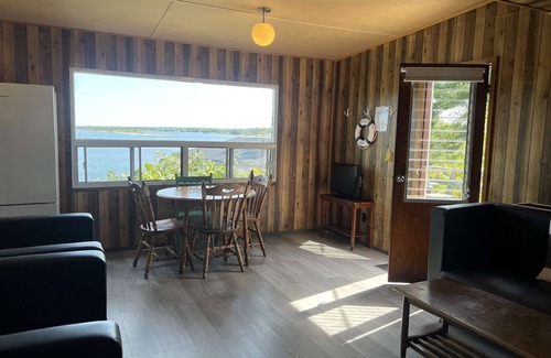 Carling Cabina | 2-bedroom Waterfront Cottage in Georgian Bay - Rockwood #7
