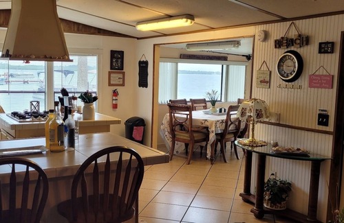 Oak Hill Casa | 2 BEDROOM WATERFRONT ON INTERCOASTAL WITH DOCK AND LAUNCH