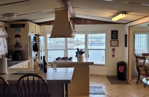Oak Hill Casa | 2 BEDROOM WATERFRONT ON INTERCOASTAL WITH DOCK AND LAUNCH