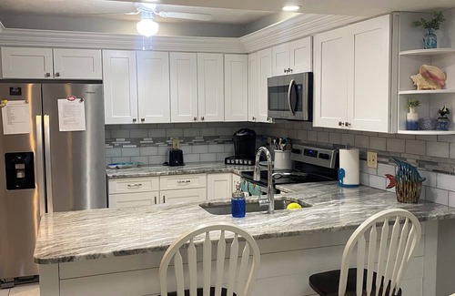 Sandalwood Estates Casa | 2-bedroom welcoming townhome in Fort Myers with community pool and hot tub.