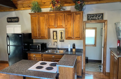 La Follette Casa | 2-bedroom with a loft . Only a block away from the ATV/hiking trails !!!