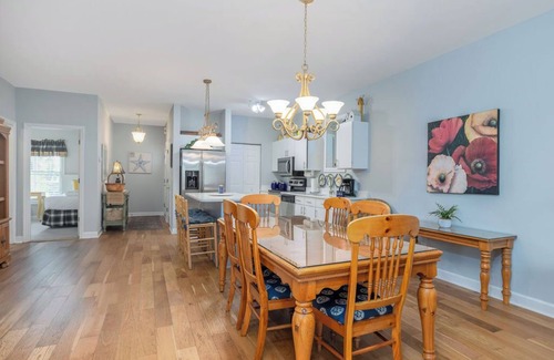 Isle of Palms Condominio | 2 Bedroom with community pool and marina views