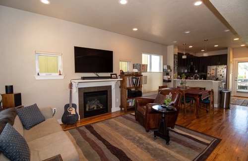 Wonderland Lake Casa | 2 Bedroom with dedicated office space at base of foothills and trails