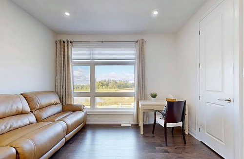 Vaughan Casa | 2 bedroom with ensuite near Klienburg Ontario