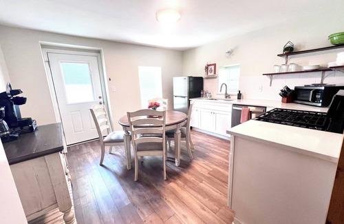 Weatherford Casa | 2-Bedroom with KING Bed Near Downtown Weatherford
