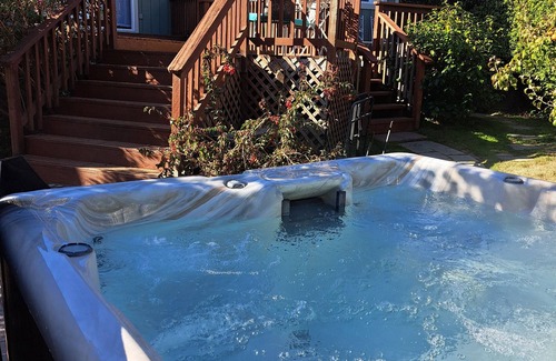 Humboldt Hill Casa | 2 bedroom with private hot tub, I studio with private hot tub separate units.