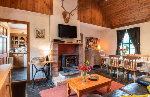 Kenmare Cabaña | 2 bedroomed cottage steps from Kenmare town