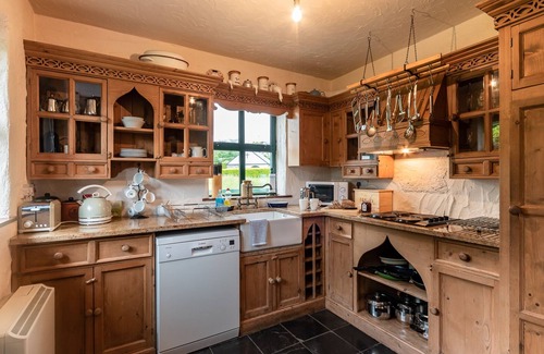 Kenmare Cabaña | 2 bedroomed cottage steps from Kenmare town