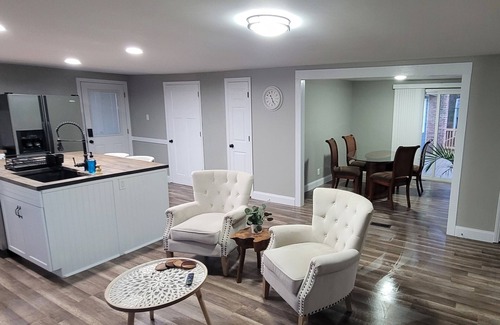 Southwest Raleigh Casa | 2 bedrooms 1 bath House 3 Miles to hwy 440.