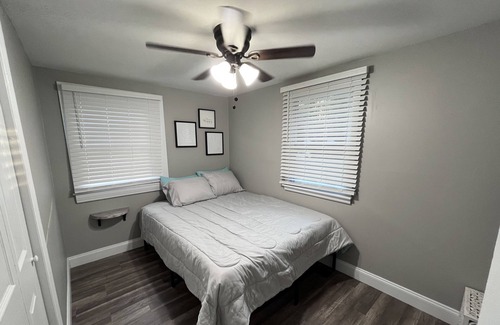Southwest Raleigh Casa | 2 bedrooms 1 bath House 3 Miles to hwy 440.