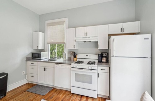 North Charleston Apartamento | 2 Bedrooms - Closet to Park Circle and Downtown!