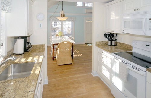 Nantucket Town Cabaña | 2 dormitorios y buhardilla - capacidad para 6 personas en camas - 5 cuadras de centro de la ciudad