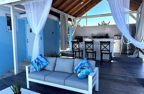 Westwind Cama Y Desayuno | 2-bedrooms, outdoor kitchen, with saltwater pool, AC, WiFi