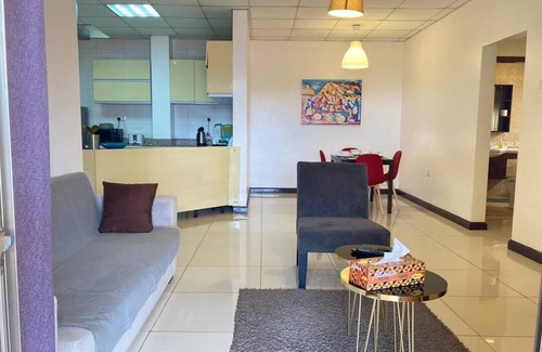 Teshie Apartamento | 2 bedrooms suite w/free Wi-Fi for family and friends, holidays and office work
