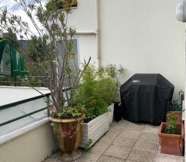 Quartier de Becon Apartamento | 2 BEDROOMS & TERRACE with BBQ COURBEVOIE PARIS