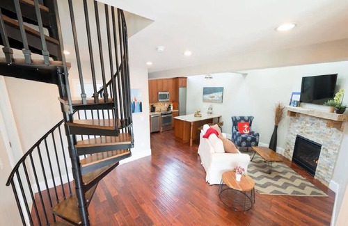 Yachting Village Condominio | 2 habitaciones con loft, terraza y chimenea en Thames St