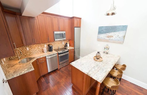 Yachting Village Condominio | 2 habitaciones con loft, terraza y chimenea en Thames St