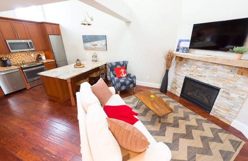 Yachting Village Condominio | 2 habitaciones con loft, terraza y chimenea en Thames St