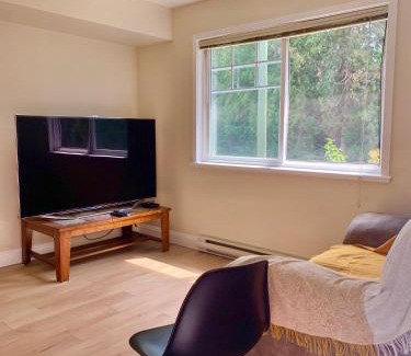 Port Coquitlam Apartamento | 2 Beds Guest Suite to Yourself at Coquitlam Centre Mall