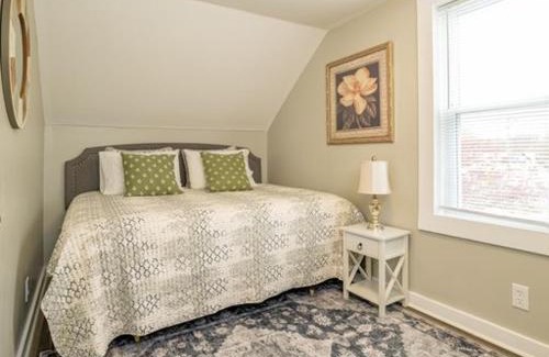 Upper Village Apartamento | 2 beds, trailer parking, direct snow & ATV trail access