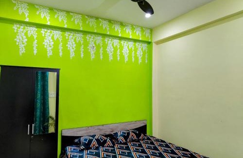 Jhusi Casa | 2 BHK & Balcony Nature's Theme Apartment Homestay