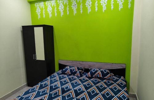 Jhusi Casa | 2 BHK & Balcony Nature's Theme Apartment Homestay