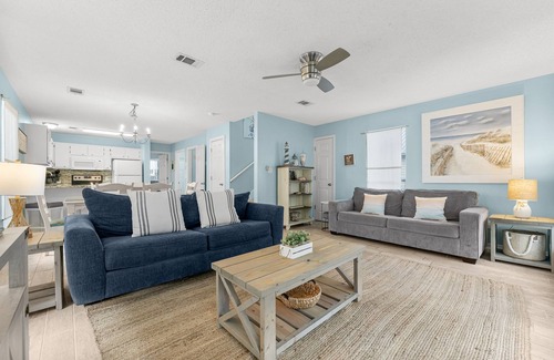 San Juan Casa | 2 Bikes~Walk to the beach & Bike to Seaside! Private Pool!