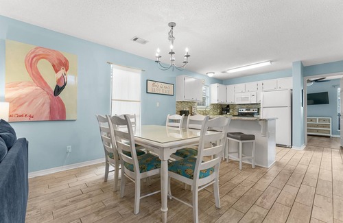 San Juan Casa | 2 Bikes~Walk to the beach & Bike to Seaside! Private Pool!