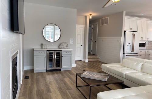 South End Condominio | 2 Blocks from the beach! Sleeps 10! Book today!
