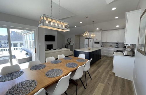 South End Condominio | 2 Blocks from the beach! Sleeps 10! Book today!