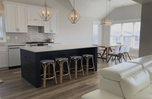 South End Condominio | 2 Blocks from the beach! Sleeps 10! Book today!