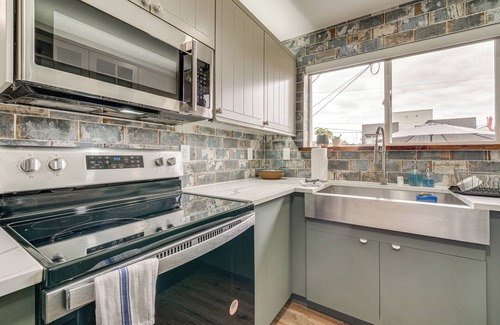 Alki Apartamento | 2 Blocks to Beach Park: Cozy Seattle Townhome