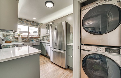 Alki Apartamento | 2 Blocks to Beach Park: Cozy Seattle Townhome