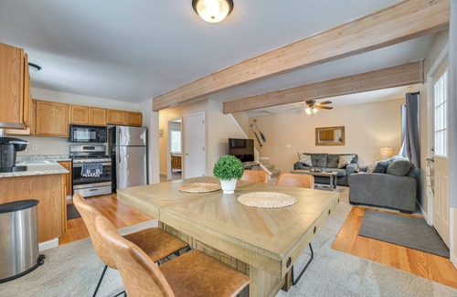 Higgins Lake Cabina | 2 Blocks to Higgins Lake: Family-Friendly Home