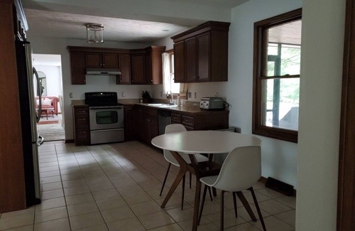 Waukazoo Woods Casa | 2 blocks to Lake Mac, 2 miles to Lake Michigan and 4 to downtown