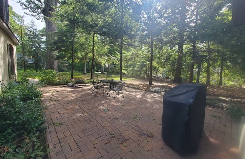 Waukazoo Woods Casa | 2 blocks to Lake Mac, 2 miles to Lake Michigan and 4 to downtown