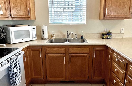 Charlevoix Casa | 2 blocks to Lake Michigan! Downtown Charlevoix! Fantastic location & Ratings!
