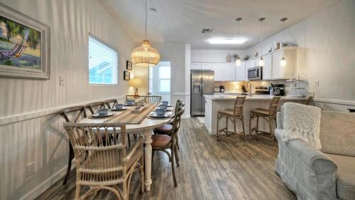 Port Aransas Casa | 2 Blocks to the Beach Patio Resort Pool w Slide Tranquil Tides by AvantStay