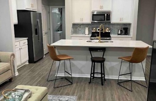Bryan Condominio | 2 BR/2 Bath Condo; Sleeps 5