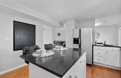 Morgantown Casa | 2 BR/2 bath King-suite townhouse right next to WVU Stadium & Hospital