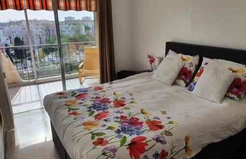 Mandelieu-La-Napoule Apartamento | 2 BR apartment in Mandelieu with shared pool- 2301