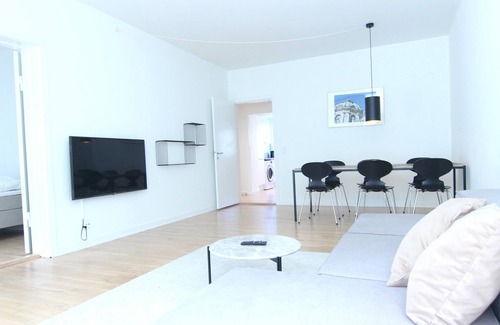 Frederiksberg C Apartamento | Great 2-bed w/ balcony - 238