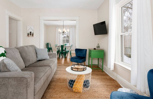 Harters Heights Casa | 2 BR at Foster St. - Dos Habitaciones Casa, Capacidad 6