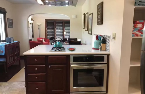 East Central Casa | 2 Br Charming home, 9th and 9th