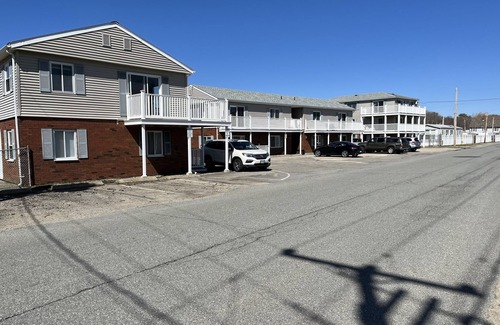 Hampton Condominio | 2 BR CONDO 2 MIN. WALK TO OCEAN/BEACH