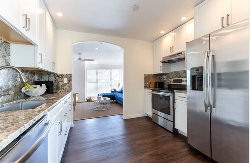 Parker Ridge Cabaña | 2 br cottage w/ martini pool and large outdoor space. Free parking