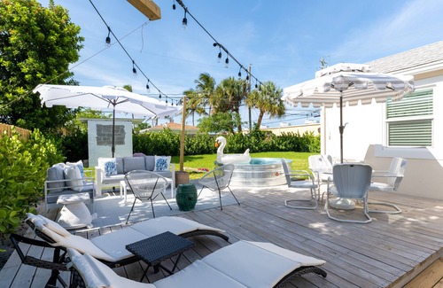 Parker Ridge Cabaña | 2 br cottage w/ martini pool and large outdoor space. Free parking