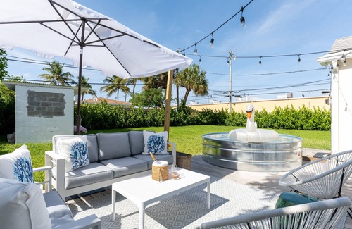 Parker Ridge Cabaña | 2 br cottage w/ martini pool and large outdoor space. Free parking