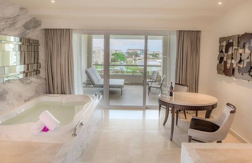 Puerto Morelos Complejo | 2-BR Family Suite @ Grand Moon Palace w/ VIP All Inclusive!