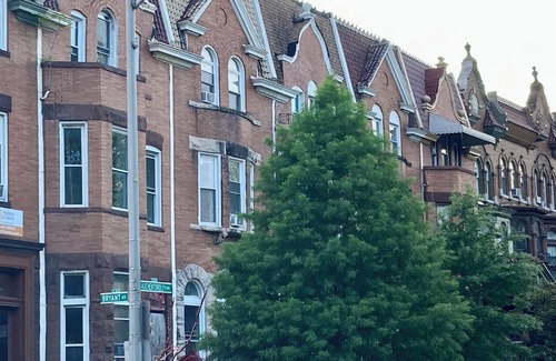 Parkview/Woodbrook Apartamento | 2 BR., FREE WIFI & Laundry, Mondawmin Metro, Mall and Baltimore Druid Hill Park